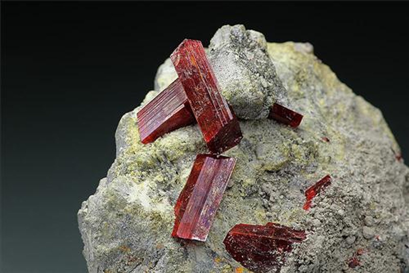 Realgar
H: 6 cm x W: 5 cm x D: 4.5 cm; Largest Crystal: 1.
(Autor: Adrian Pripoae)
