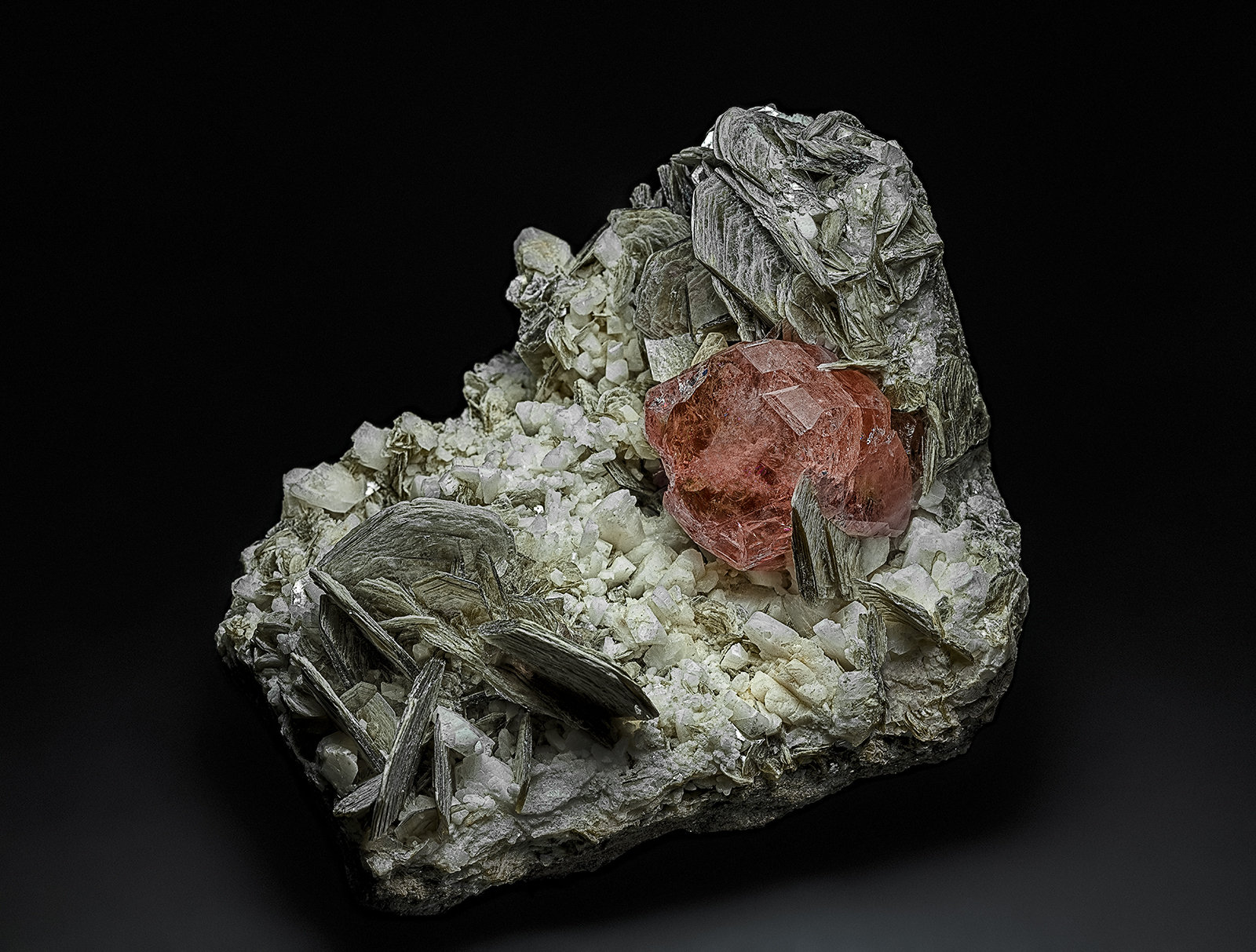 Fluorapatite, Muscovite, Albite
11.6 x 10.4 cm
(Autor: am mizunaka)
