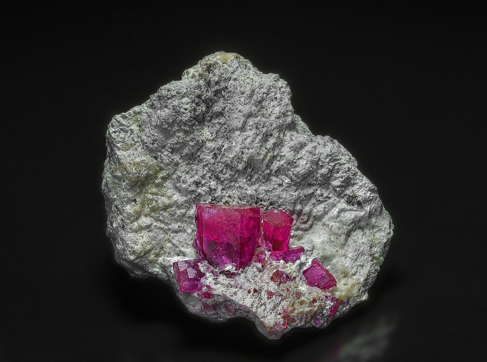 Beryl (variety red beryl)
5.3 x 4.4 cm
(Autor: am mizunaka)