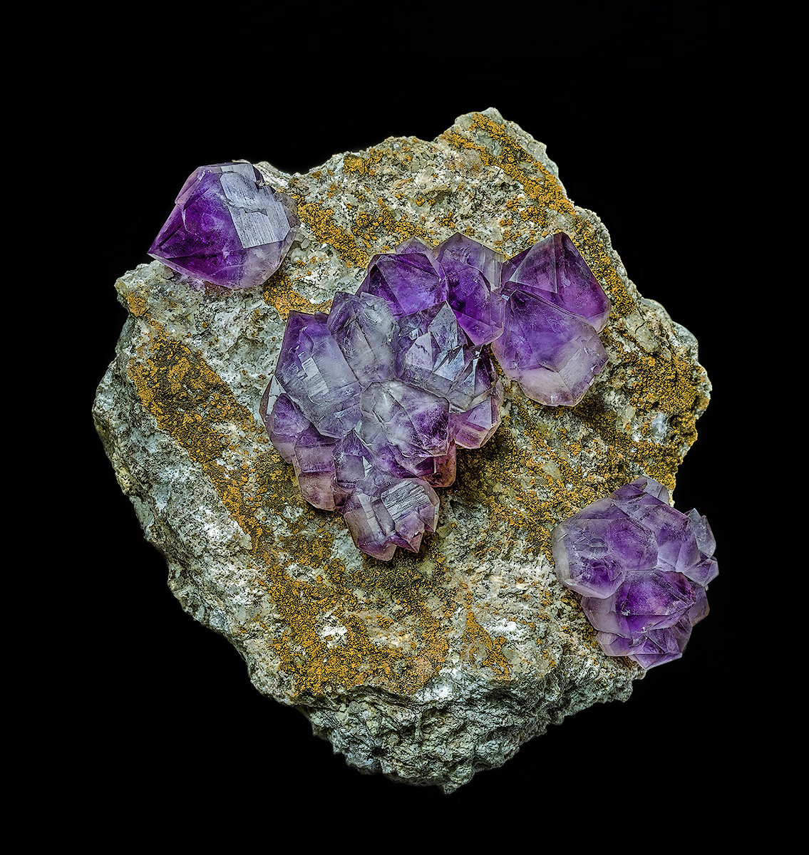 Quartz (variety amethyst)
12.3 x 14.4 cm
(Autor: am mizunaka)