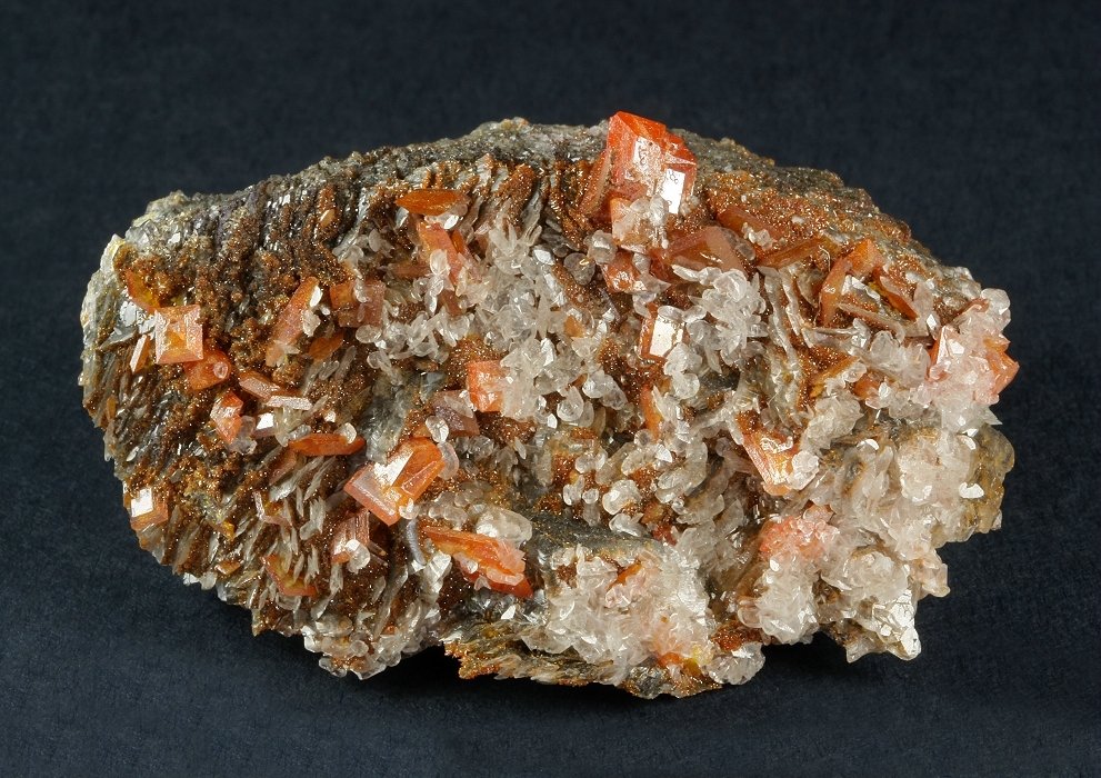 Wulfenite with Calcite on Barite
70 x 37 x 39
(Autor: GneissWare)