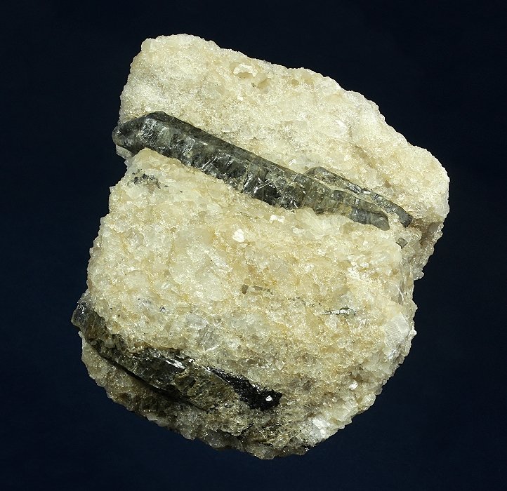 Fluorapatite on Calcite
83 x 65 x 53 mm
(Autor: GneissWare)