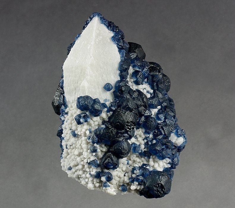 Fluorite on Quartz
83 x 58 x 50 mm
(Autor: GneissWare)