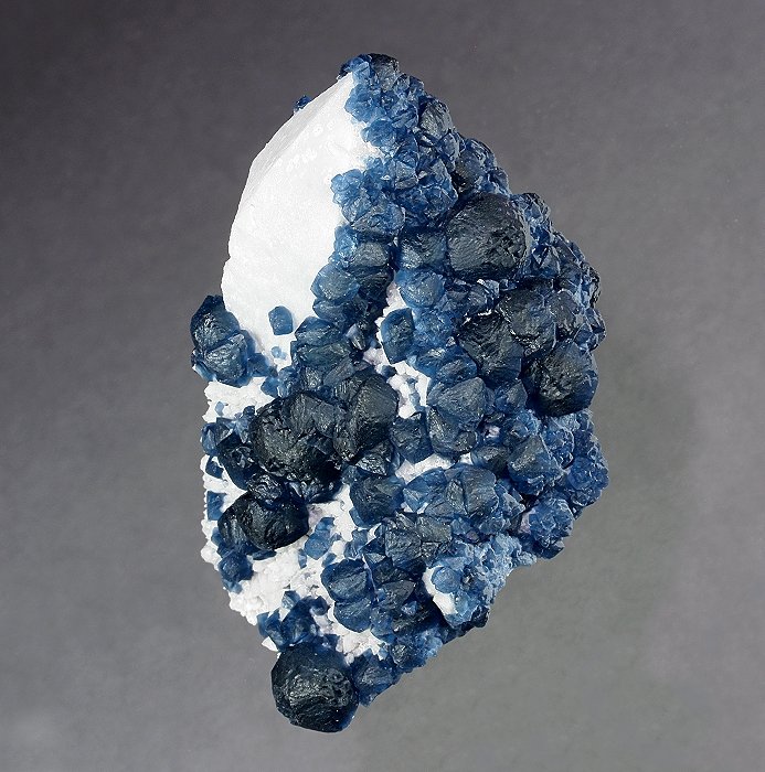 Fluorite on Quartz
83 x 58 x 50 mm
(Autor: GneissWare)