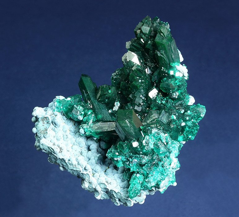 Dioptase on Shattuckite
64 x 55 x 44 mm
(Autor: GneissWare)