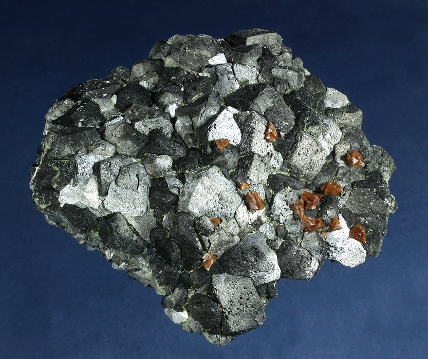 Genthelvite on Magnetite
108 x 97 x 30 mm
(Autor: GneissWare)