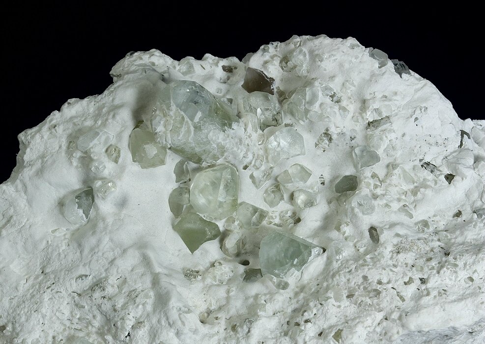 Topaz in Kaolinite
82 x 61 x 38 mm
(Autor: GneissWare)