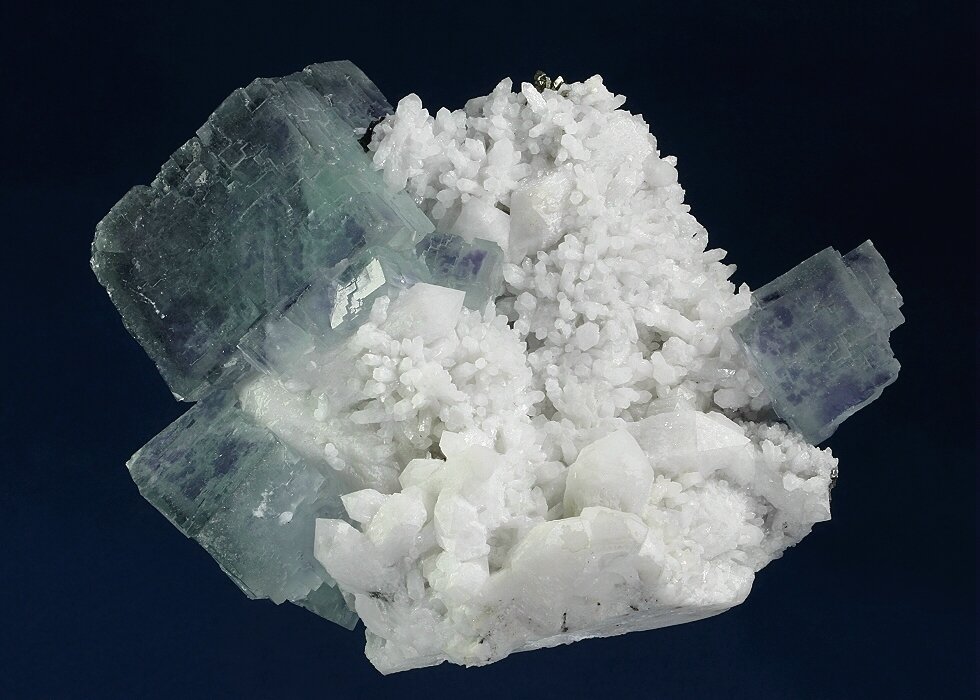Fluorite on Quartz with Chalcopyrite
114 x 102 x 59 mm
(Autor: GneissWare)