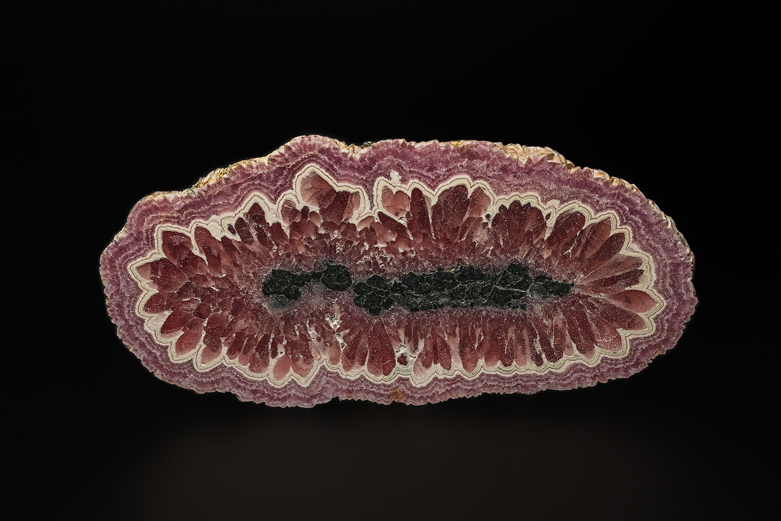 Rhodochrosite
10.2 x 5.1 x .4 cm
(Autor: am mizunaka)