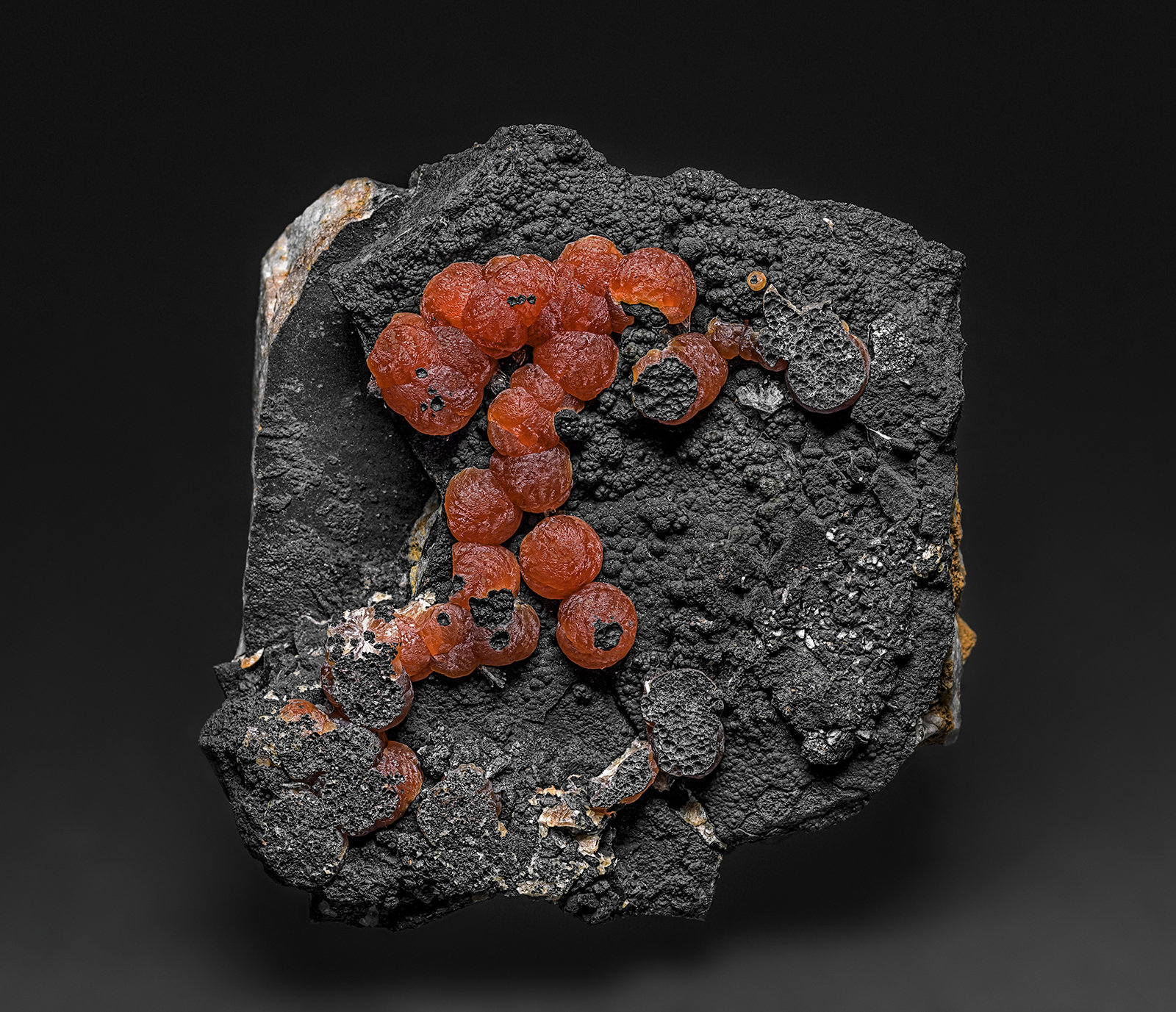 Rhodochrosite, Romanechite
6.7 x 6.1 cm
(Autor: am mizunaka)