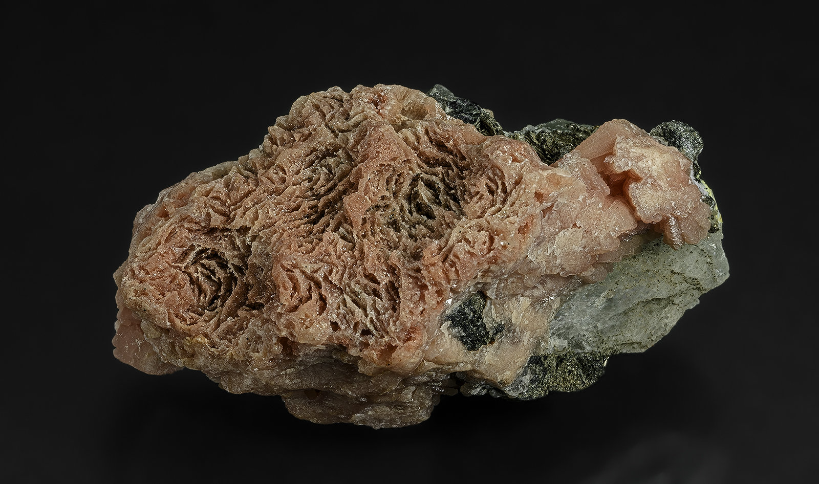 Rhodochrosite, Chamosite, Calcite
3.4 x 1.8 cm
(Autor: am mizunaka)