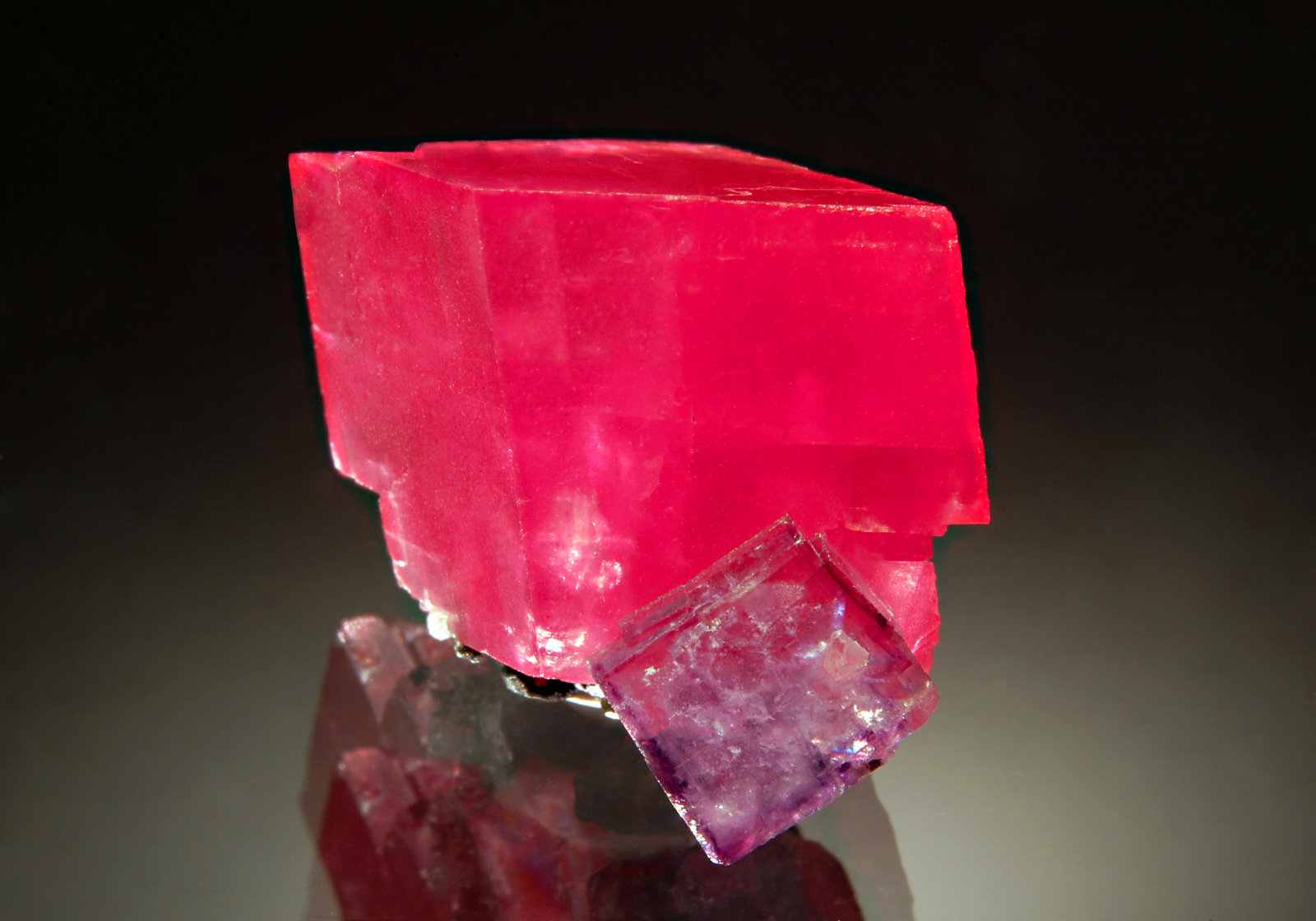 Rhodochrosite
2.0 x 2.6 cm
(Autor: Michael Shaw)
