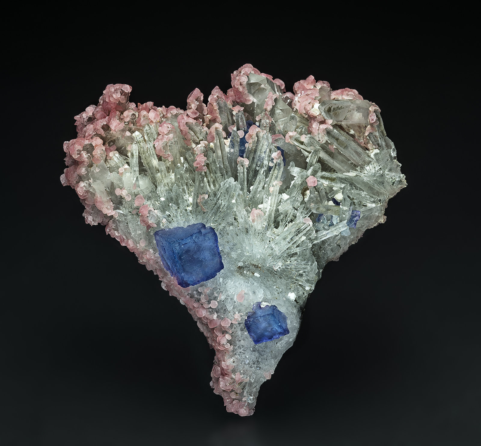 Fluorite, Quartz, Rhodochrosite
10.2 x 9.7 cm
(Autor: am mizunaka)