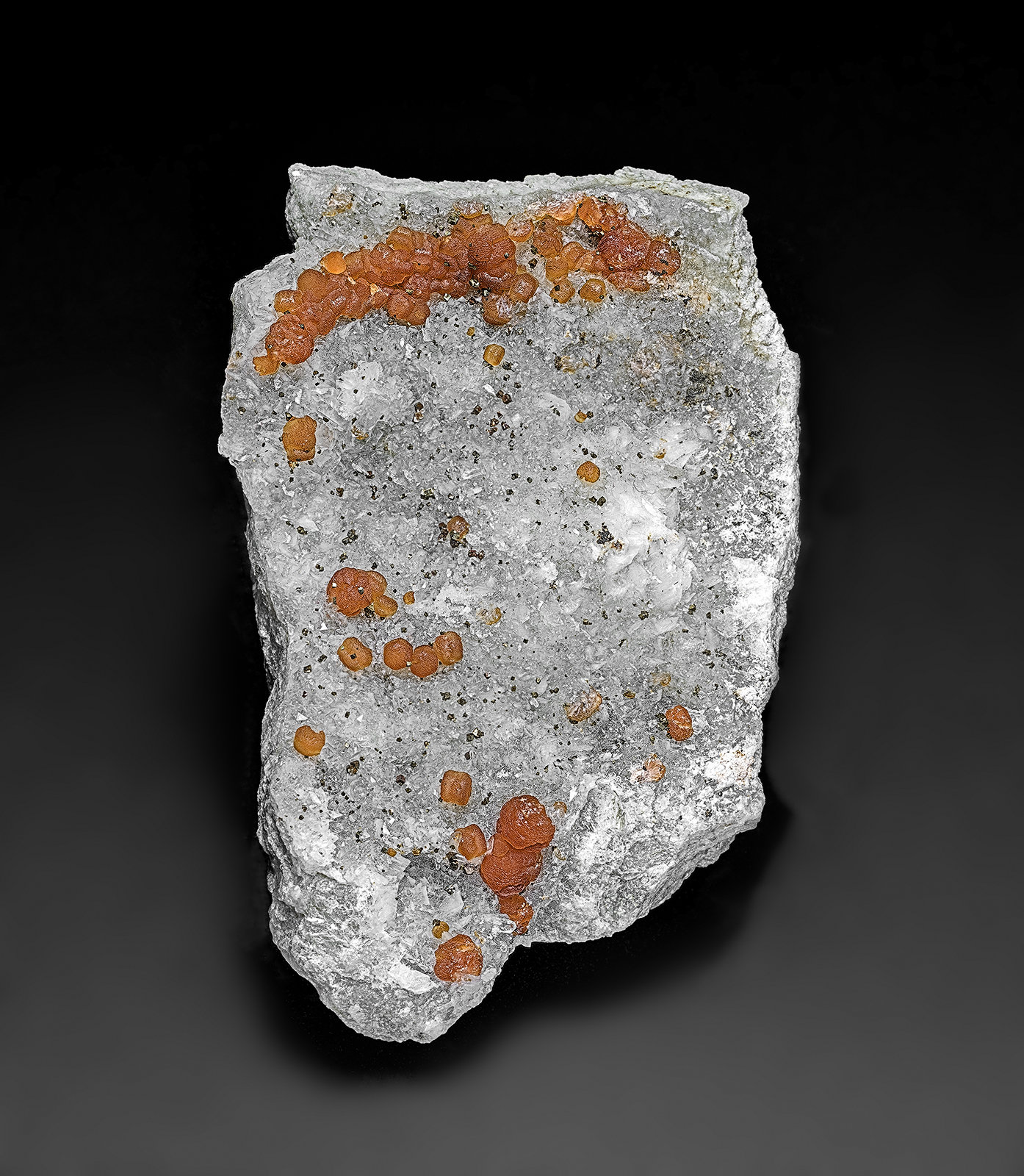 Rhodochrosite, Pyrite, Quartz
6.0 x 4.0 cm
(Autor: am mizunaka)