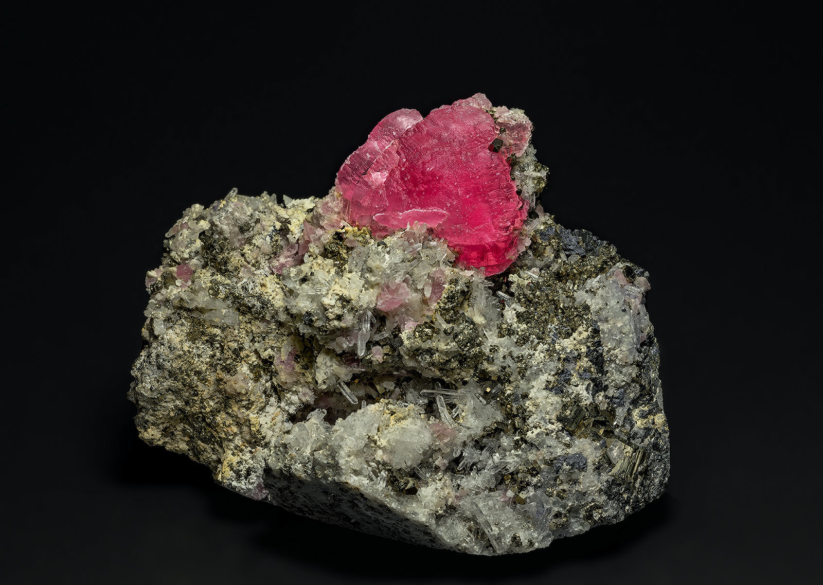 Rhodochrosite, Quartz, Pyrite
8.1 x 6.8 cm
(Autor: am mizunaka)