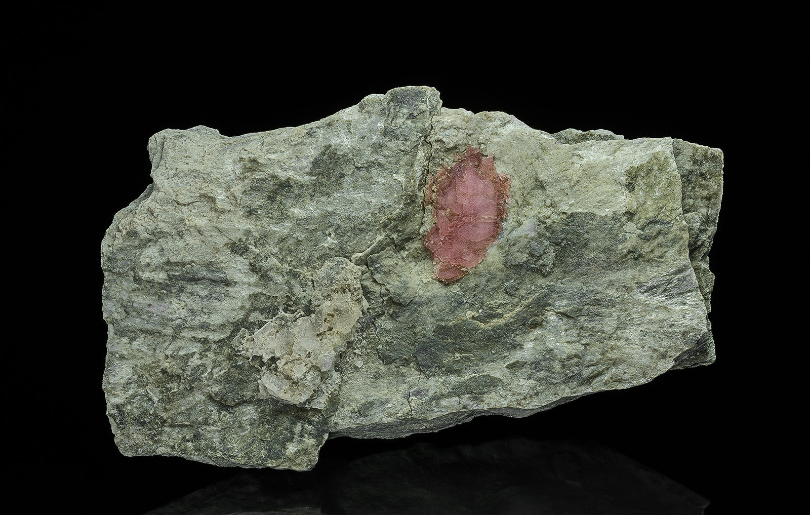 Rhodochrosite, Lithiophosphate
14.5 x 8.3 cm
(Autor: am mizunaka)