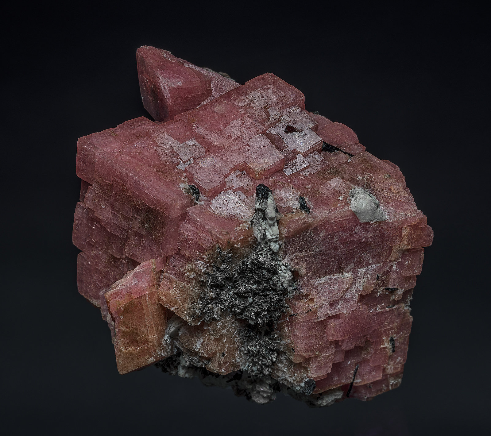 Rhodochrosite, Aegirine
6.2 x 5.2 cm
(Autor: am mizunaka)