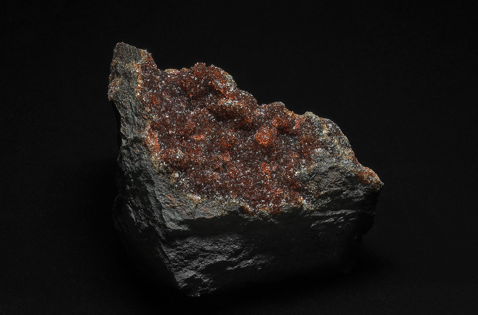 Rhodochrosite, Quartz (variety chalcedony)
9.0 x 5.8 cm
(Autor: am mizunaka)