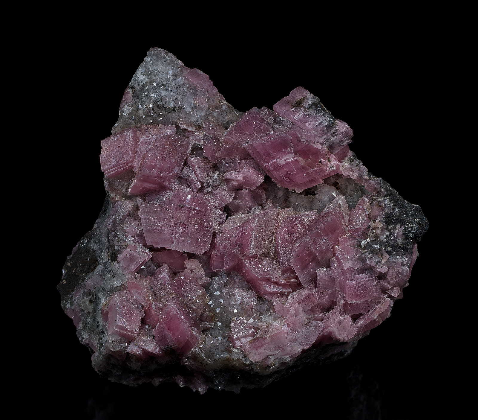 Rhodochrosite, Quartz
7.4 x 6.8 cm
(Autor: am mizunaka)