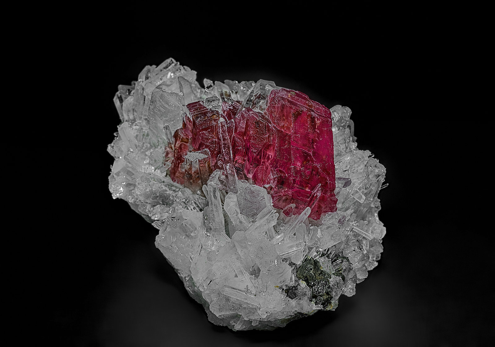 Rhodochrosite, Quartz
7.2 x 5.3 cm
(Autor: am mizunaka)