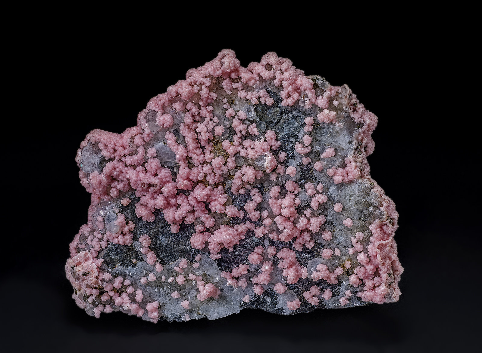 Rhodochrosite, Quartz, Tetrahedrite, Chalcopyrite
8.5 x 6.8 cm
(Autor: am mizunaka)