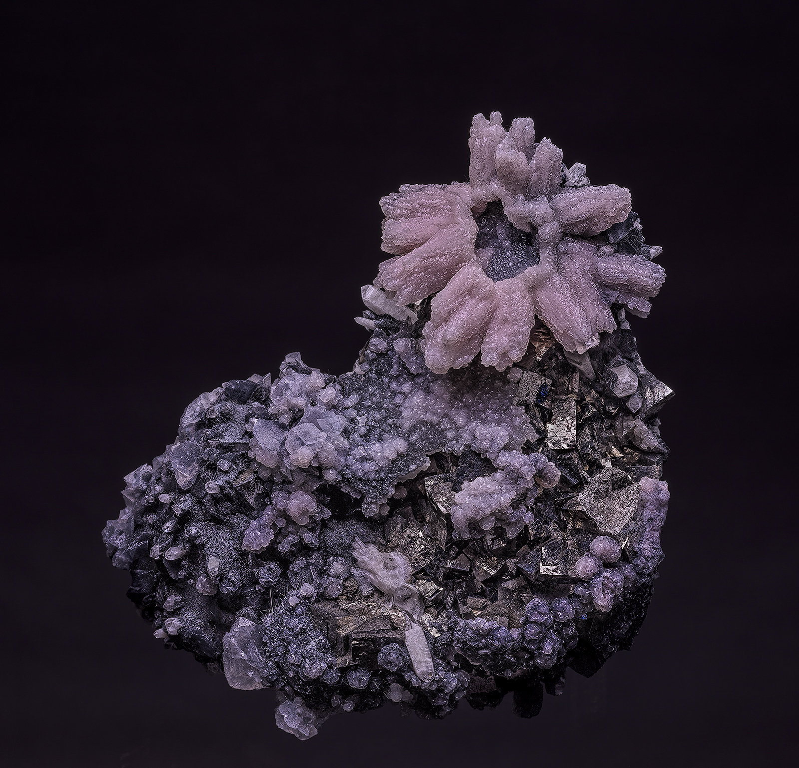 Rhodochrosite, Arsenopyrite, Boulangerite, Quartz
9.0 x 8.5 cm
(Autor: am mizunaka)