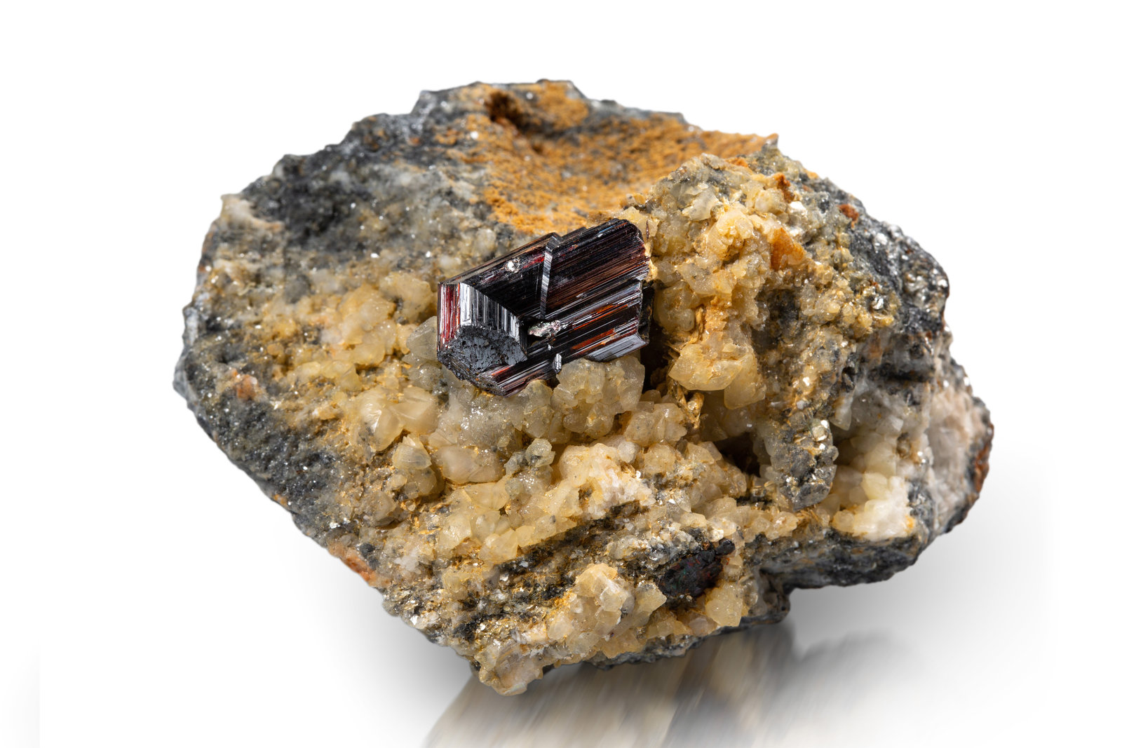Rutile
8 x 6.5 x 5 cm / main crystal: 2.1 cm
(Autor: MIM Museum)