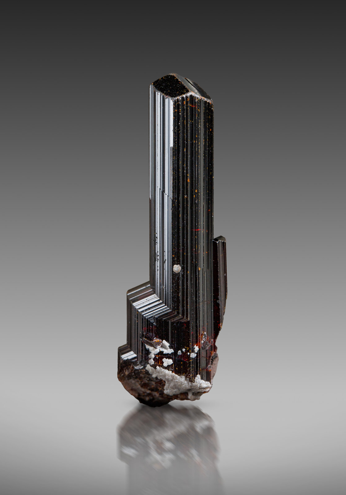 Rutile
2 x 1 x 5.5 cm
(Autor: MIM Museum)