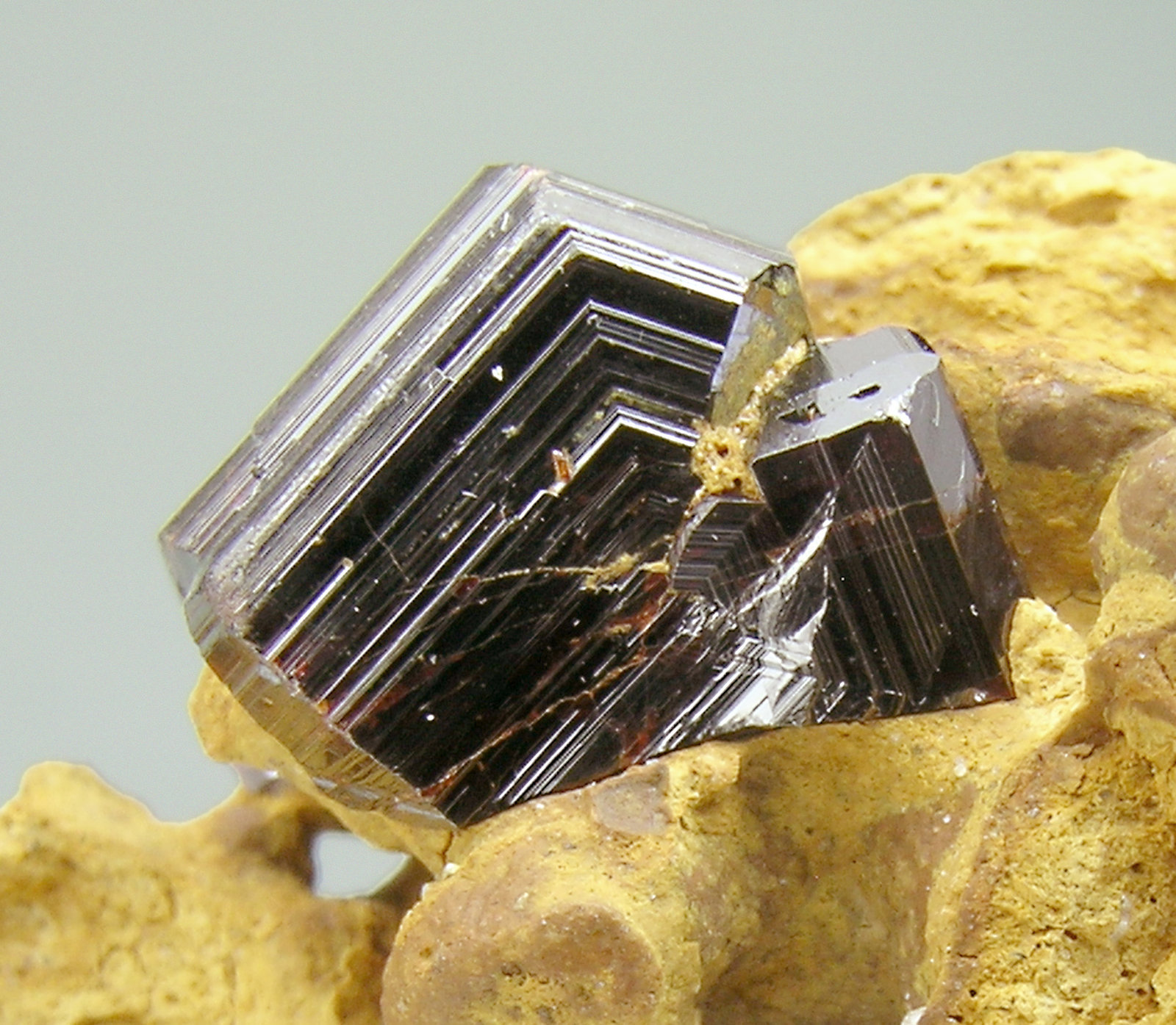 Rutile
3.2 × 4.1 × 3.2 cm / main crystal size: 0.9 × 0.9 cm
(Autor: Jordi Fabre)