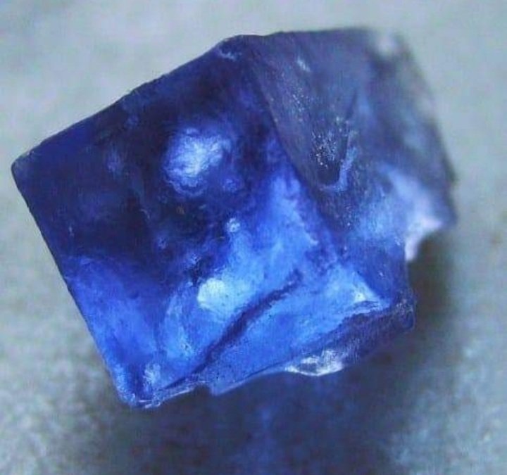 Halite
Cm 2x1,5
(Autor: mineralenzo)