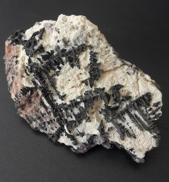 Safflorite
7 x 5 cm
(Autor: Andreas Gerstenberg)