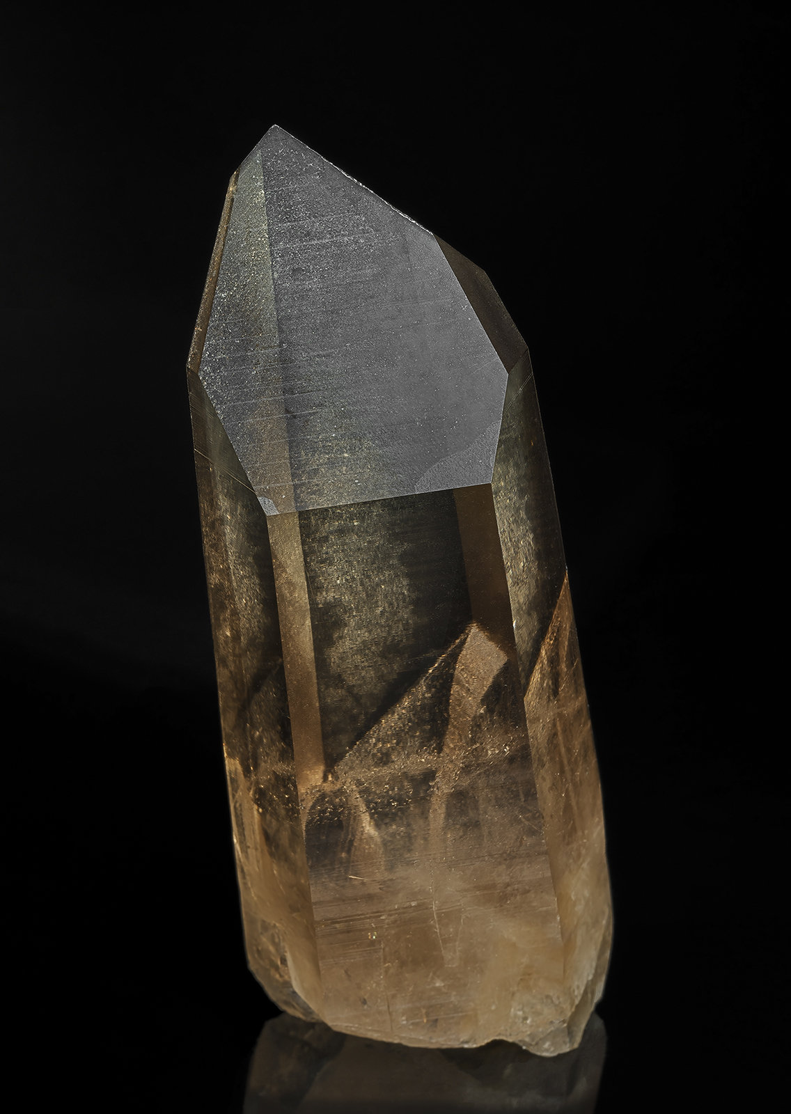 Quartz (variety smoky quartz)
9.8 x 3.2 cm
(Autor: am mizunaka)