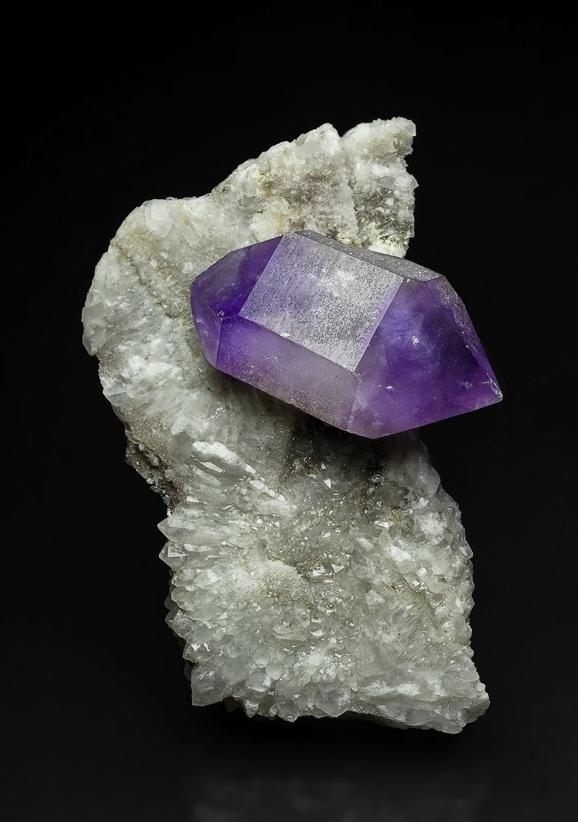Quartz (variety amethyst), Quartz
8.7 x 5.6 cm
(Autor: am mizunaka)