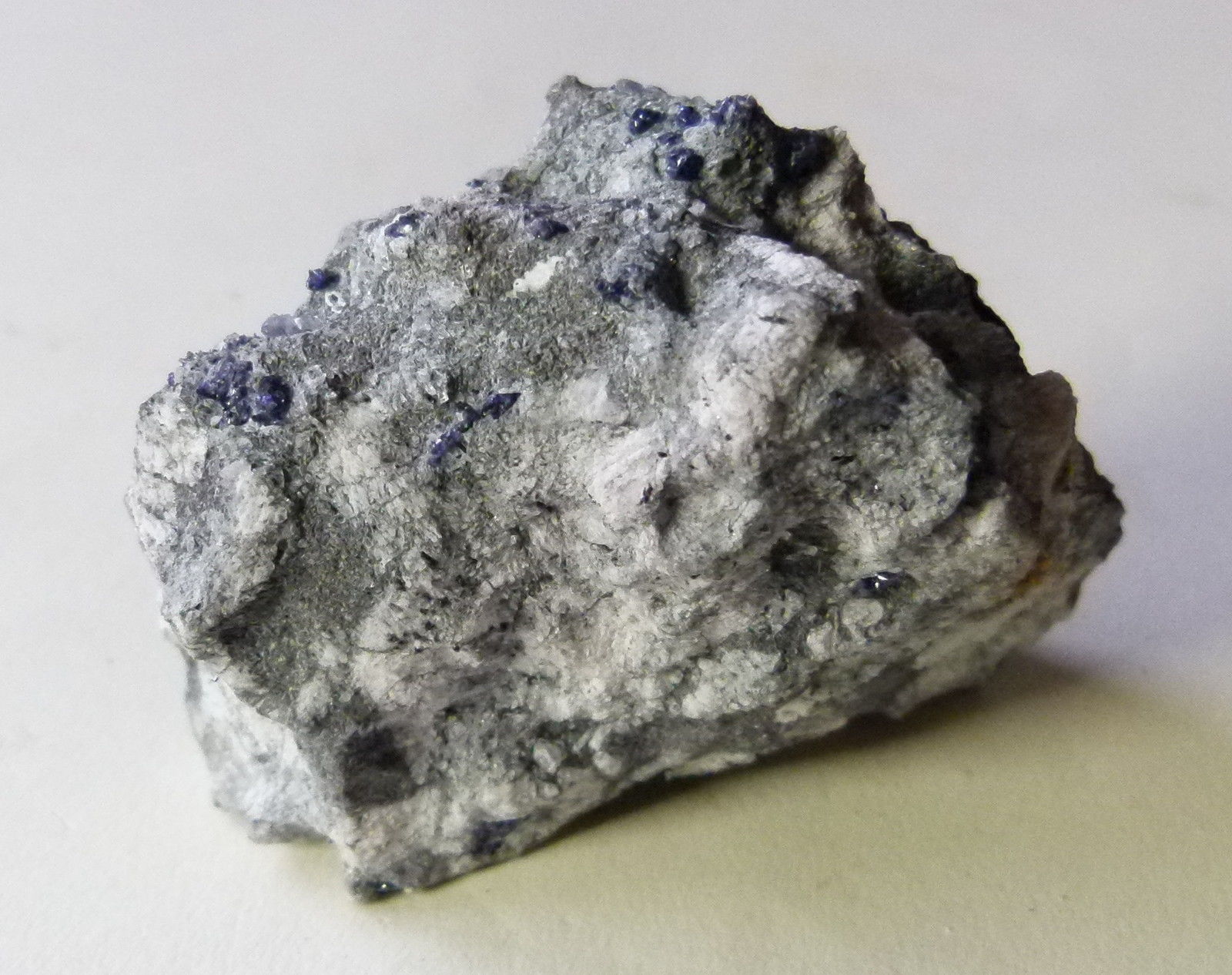 Corundum (var. sapphire)
5 x 4 x 2.5cm.
(Autor: captaincaveman)