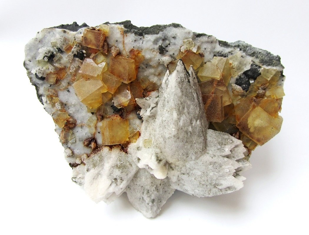 Fluorite, Calcite, Marcasite, Sphalerite
Specimen size 15 cm, largest fluorite crystal 2 cm
(Autor: Tobi)