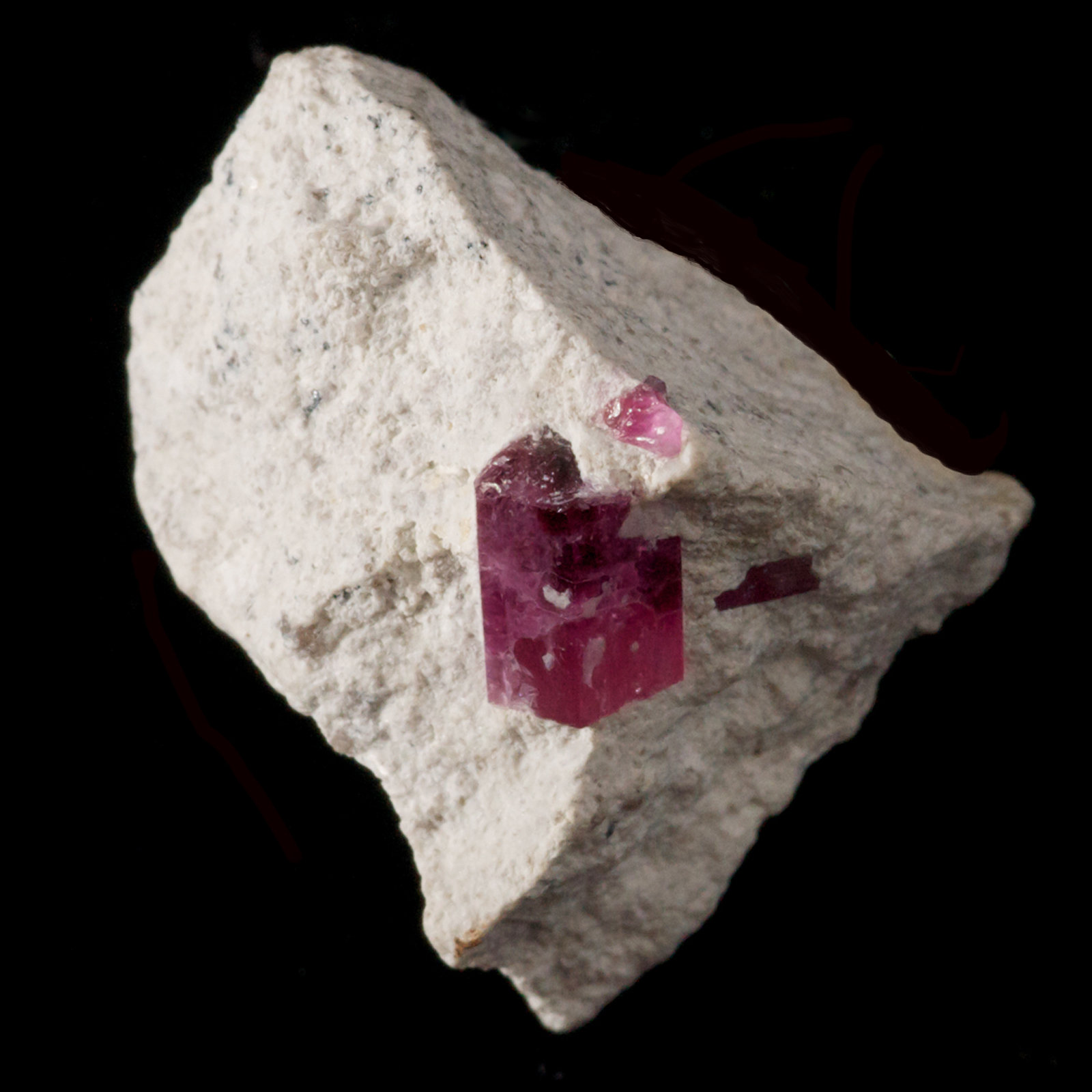 Beryl (var. bixbite)
1.4 x 1.3 x 1.5 cm
(Autor: steven calamuci)