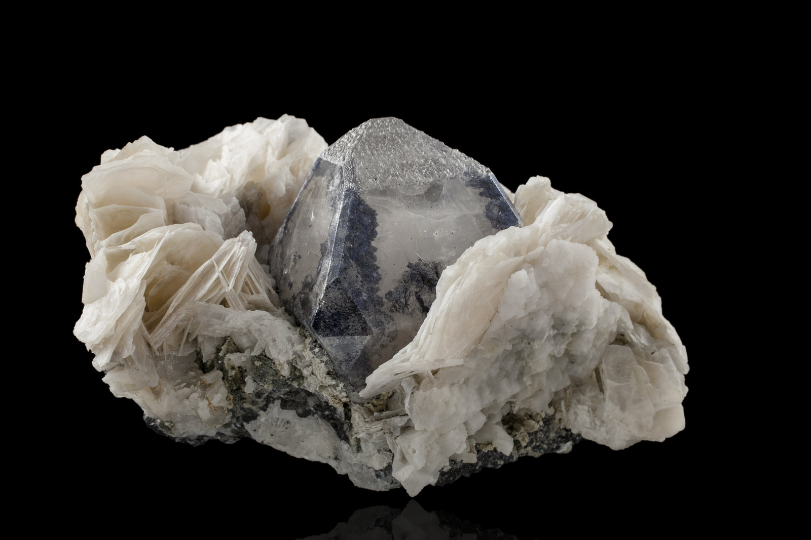 Scheelite
17,0 x 11,5 x 9,0 cm
(Autor: MIM Museum)