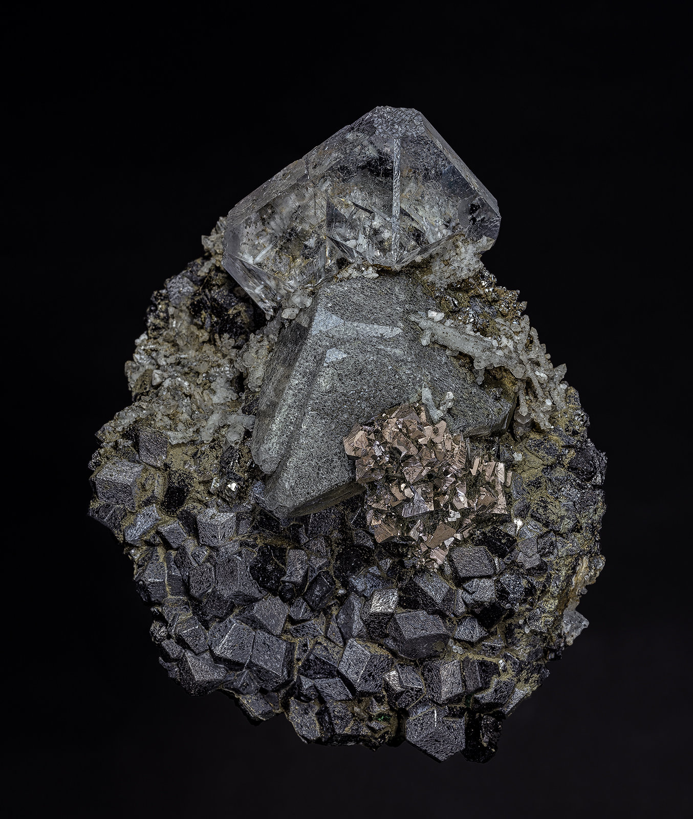 Scheelite, Fluorite, Magnetite, Quartz, Chalcopyrite
11.0 x 8.4 cm
(Autor: am mizunaka)