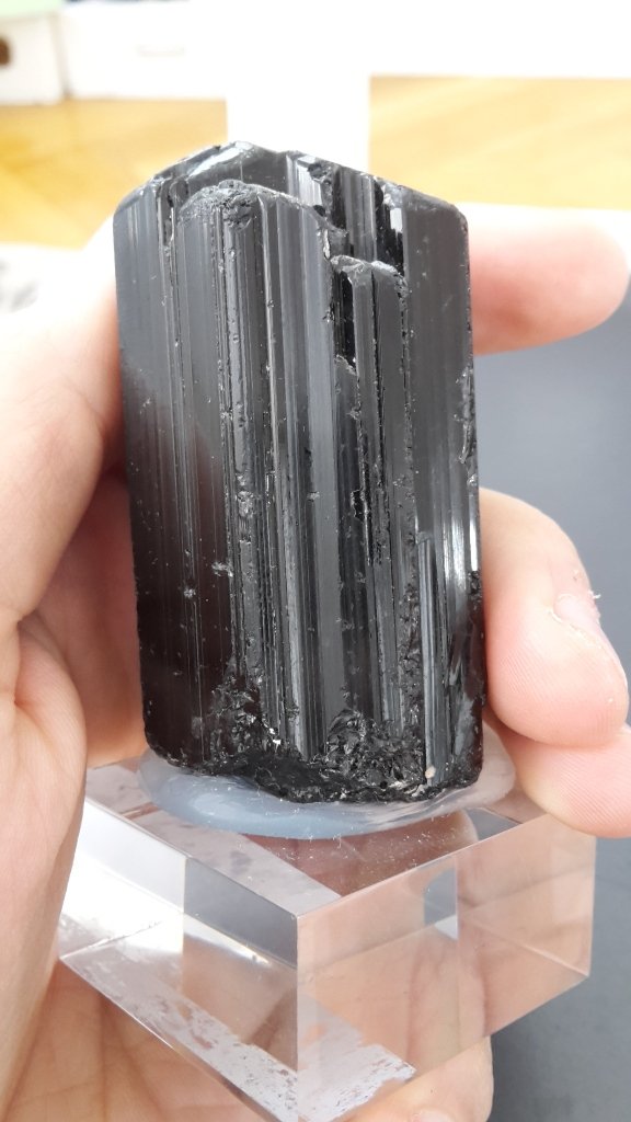 Schorl
8 x 4 cm
(Autor: Andreas Gerstenberg)