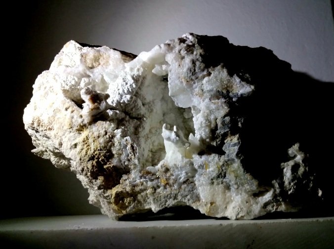 Aragonite and Calcite
27 x 20 cm / Aragonite: 5 cm
(Autor: mineralenzo)
