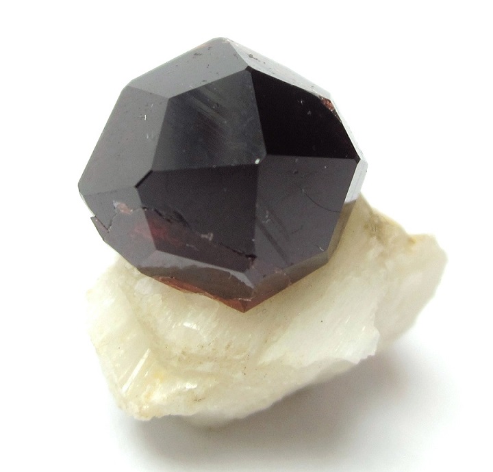 Spessartine
Specimen size 2 cm, garnet crystal 1,5 cm
(Autor: Tobi)