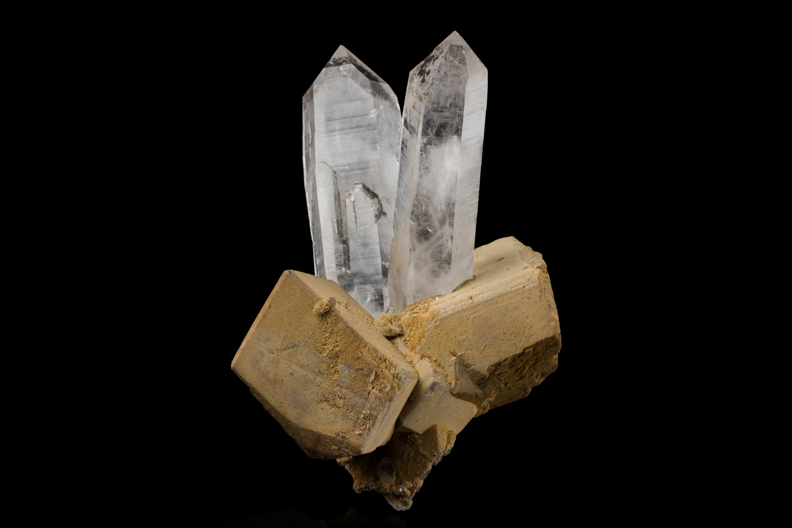 Siderite on Quartz
14.5 x 13.5 x 18 cm / main crystal: 8.1 cm
(Autor: MIM Museum)