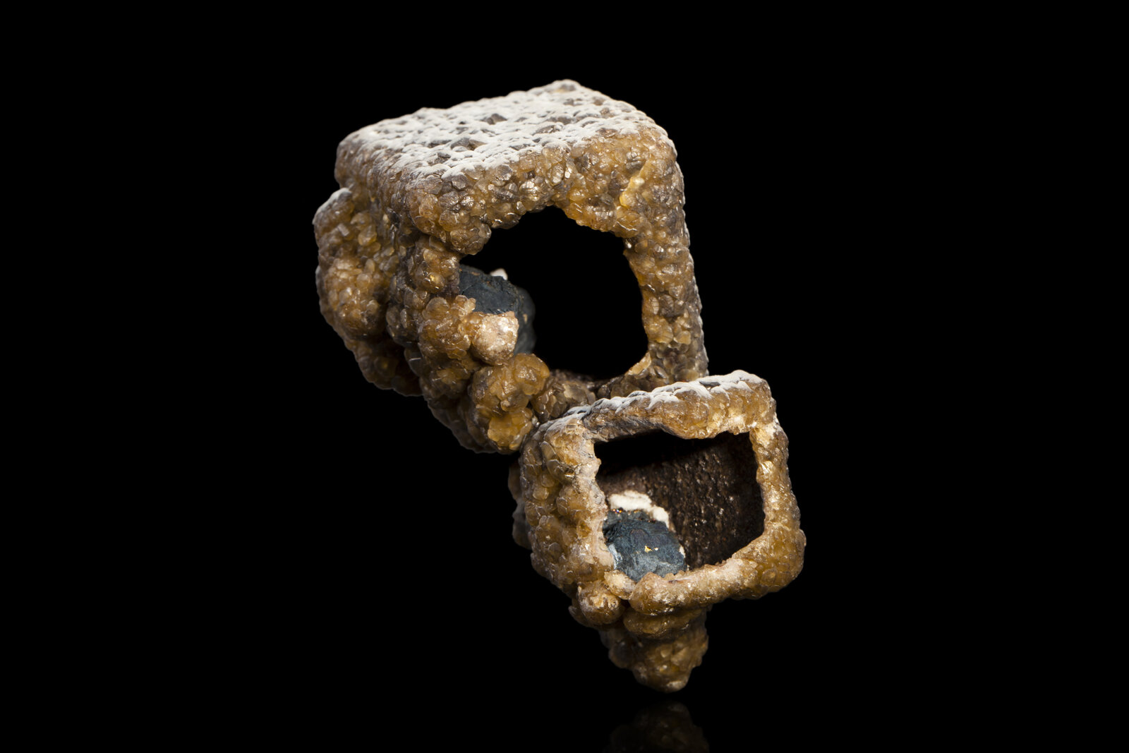 Siderite with Chalcopyrite and Quartz
Virtuous Lady Mine, Buckland Monachorum, West Devon District, Devon, England / United Kingdom
7 x 6.5 x 5.5 cm
(Autor: mim Museum)