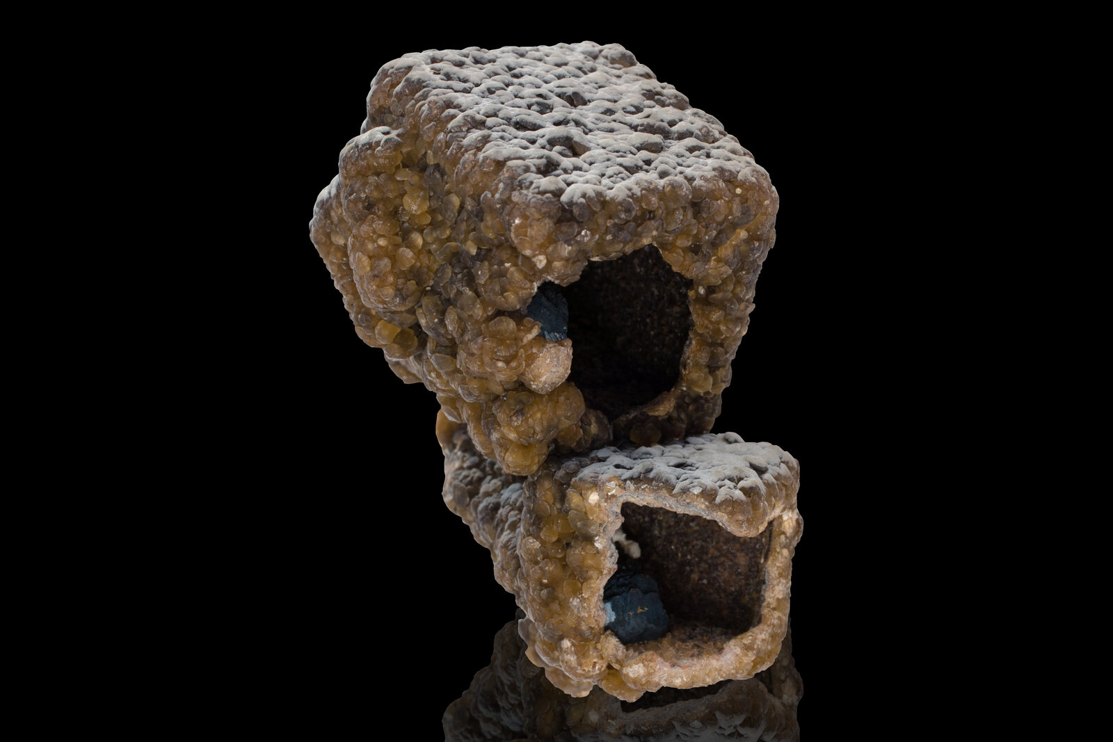 Siderite with Chalcopyrite and Quartz
Virtuous Lady Mine, Buckland Monachorum, West Devon District, Devon, England / United Kingdom
7 x 6.5 x 5.5 cm
(Autor: mim Museum)