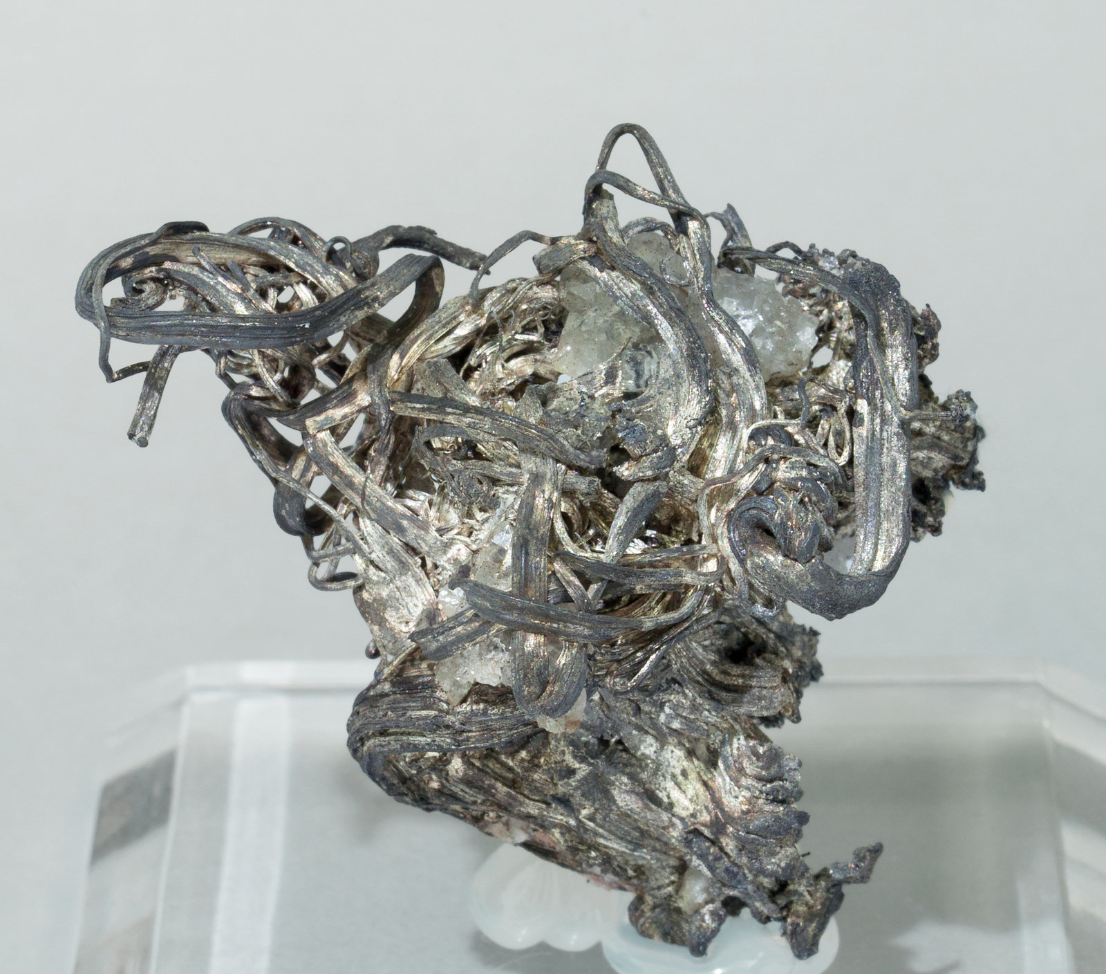 Silver with Quartz
Specimen size: 4 × 4 × 2.8 cm
(Autor: Jordi Fabre)