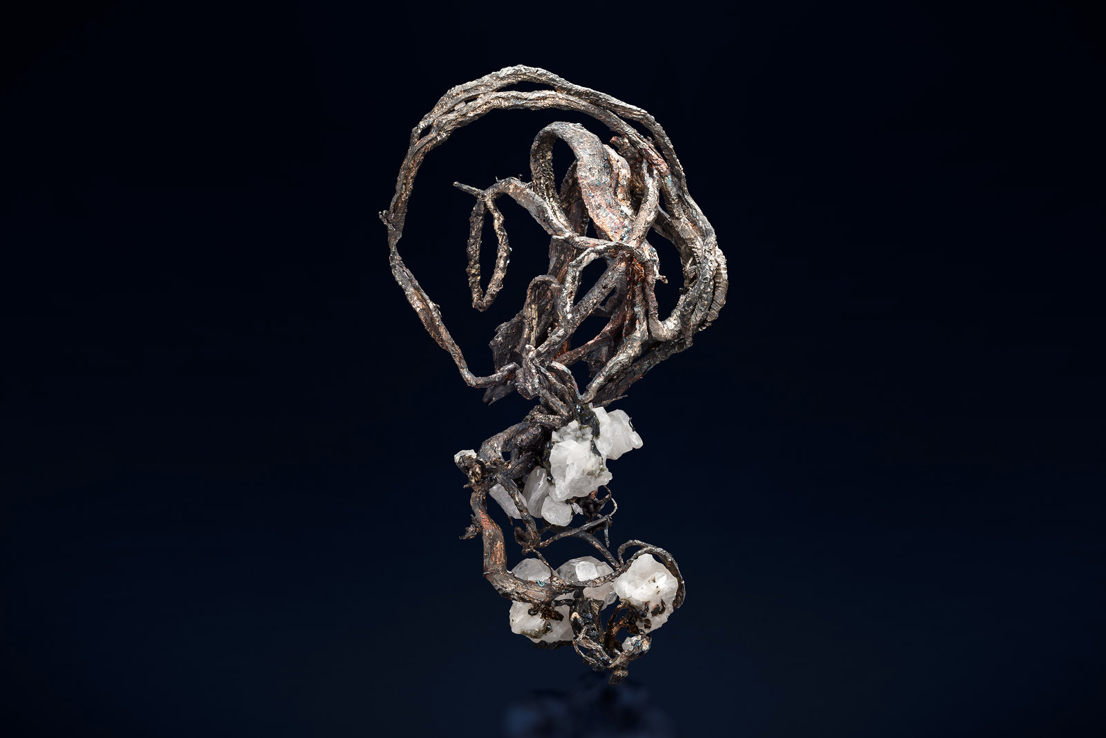 Silver with Calcite
7.5 x 7 x 12 cm
(Autor: MIM Museum)