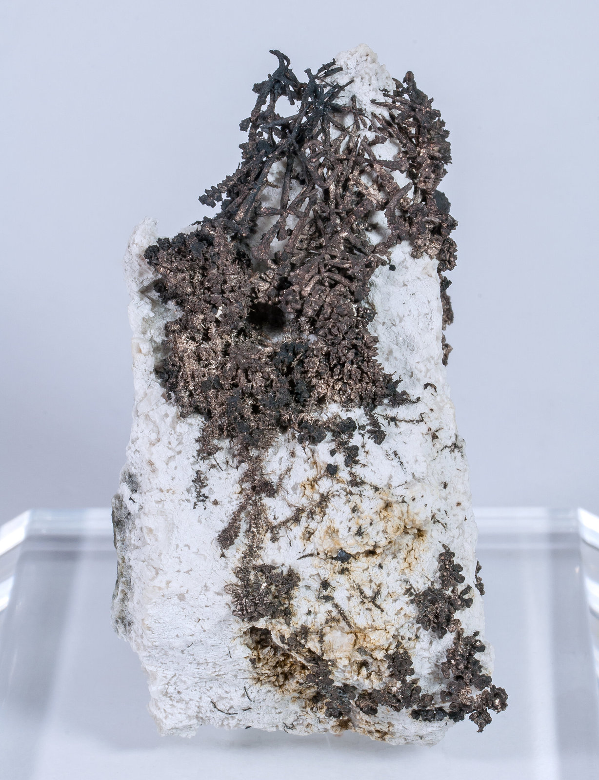 Silver coated by Acanthite and on Calcite
5.2 × 3.7 × 5.2 cm
(Autor: Jordi Fabre)