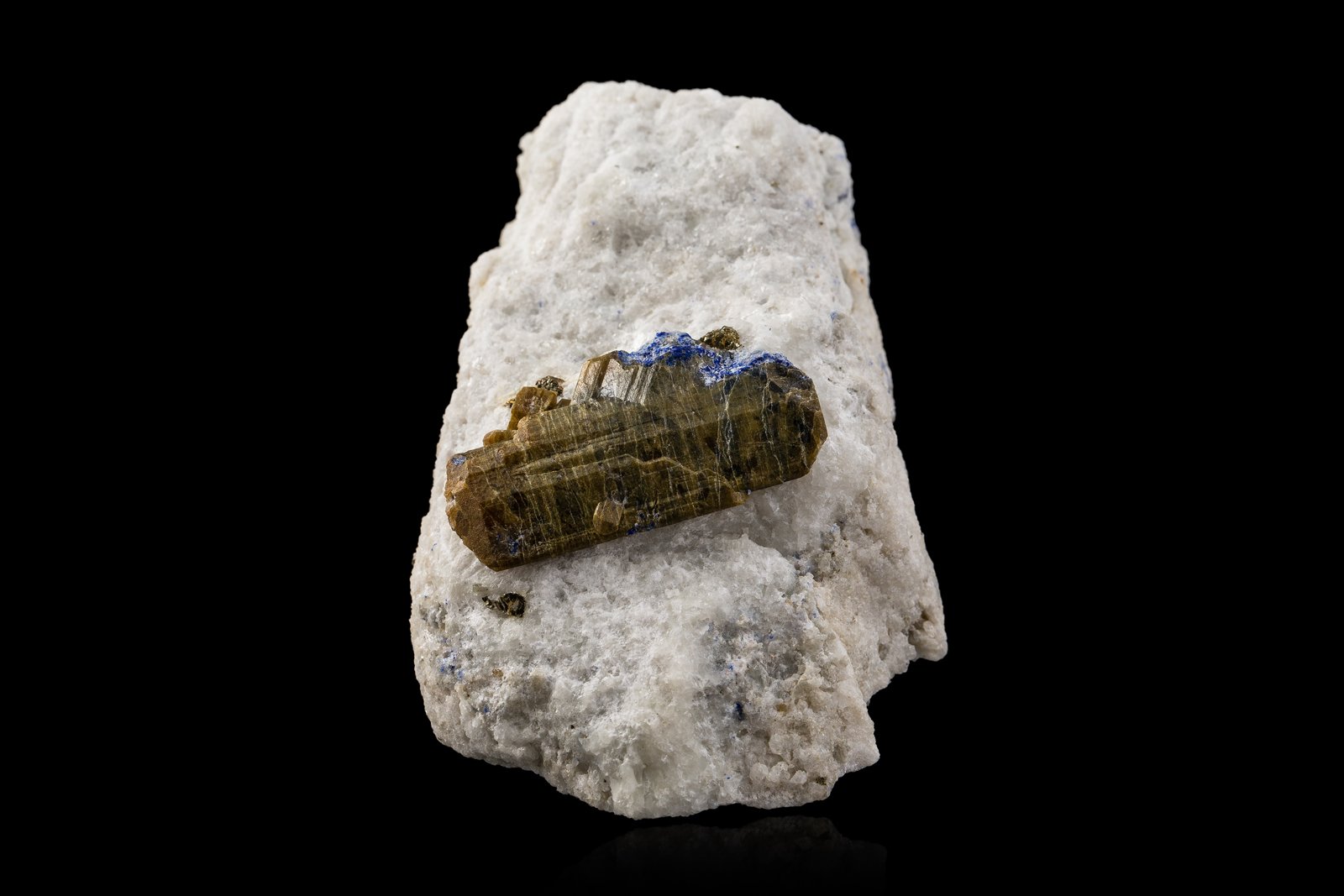 Sinhalite
9,0 x 5,0 x 5,0 cm
(Autor: MIM Museum)