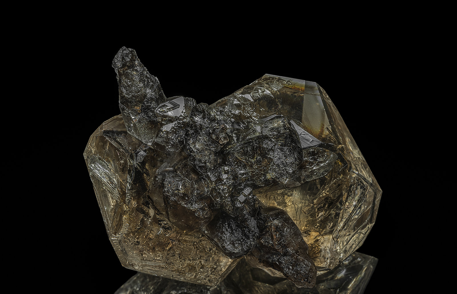 Quartz (variety smoky quartz)
(Autor: am mizunaka)