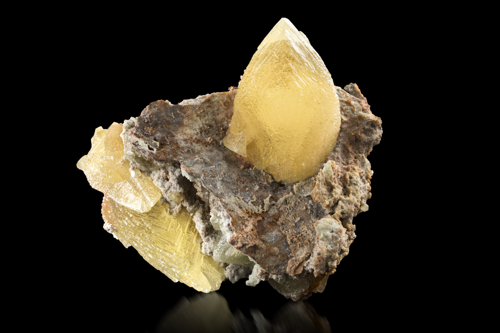 Smithsonite
11 x 8.5 x 9 cm / main crystal: 5.5 cm.
(Autor: MIM Museum)